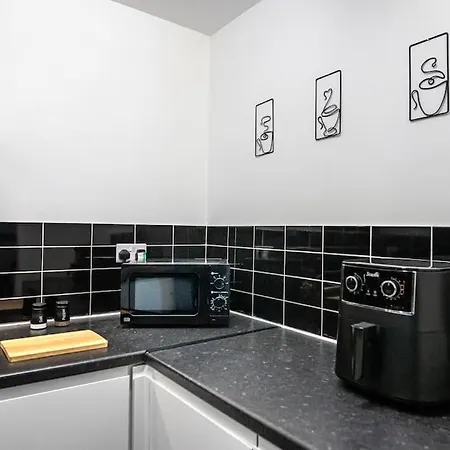 The Cave By Reggis Villa Coventry Exterior photo